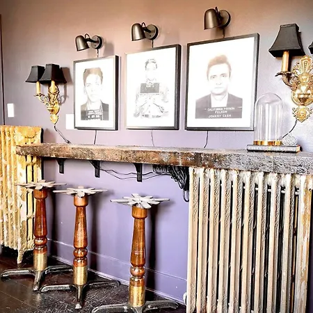 Cozy Old Chicago Apartment