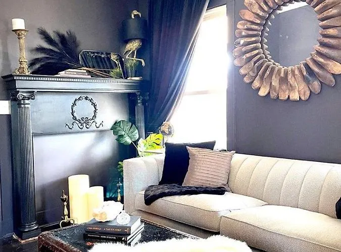 Cozy Old Chicago Apartment