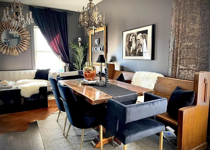 Cozy Old Chicago Apartment